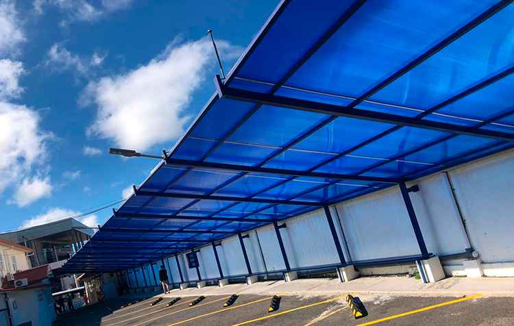 blau-farbe-polycarbonat-carport