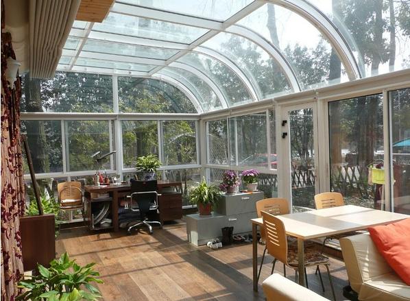 Do you want to have a sunroom like this in winter?