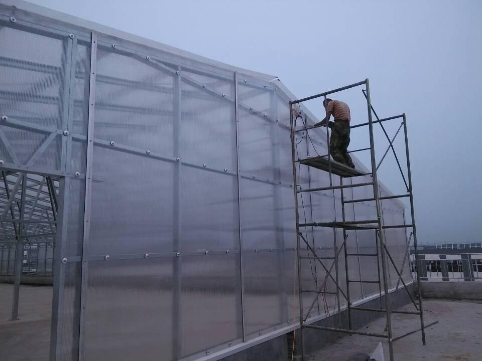 Méthode d'installation de la feuille de polycarbonate creuse