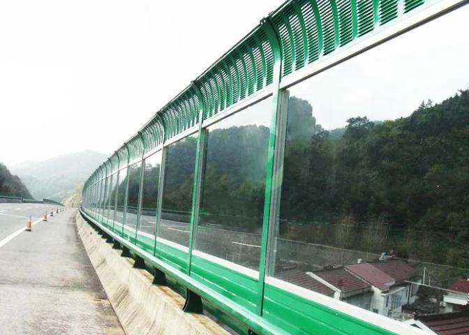 Kini awọn anfani ti SINHAI Sound Barrier ri to polycarbonate dì?